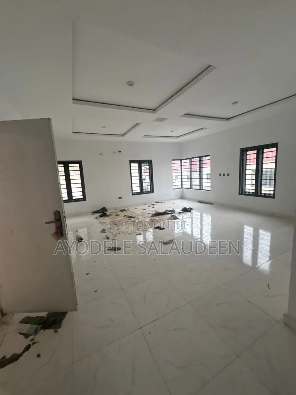 Spacious 5 Bedrooms Fully Detached