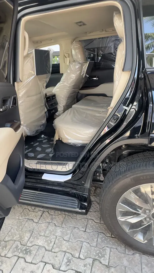Car 2022 Black