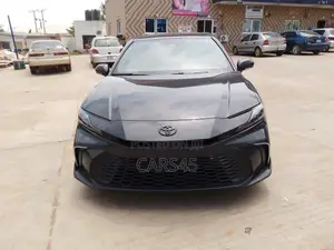 Toyota Camry SE 2025 Gray
