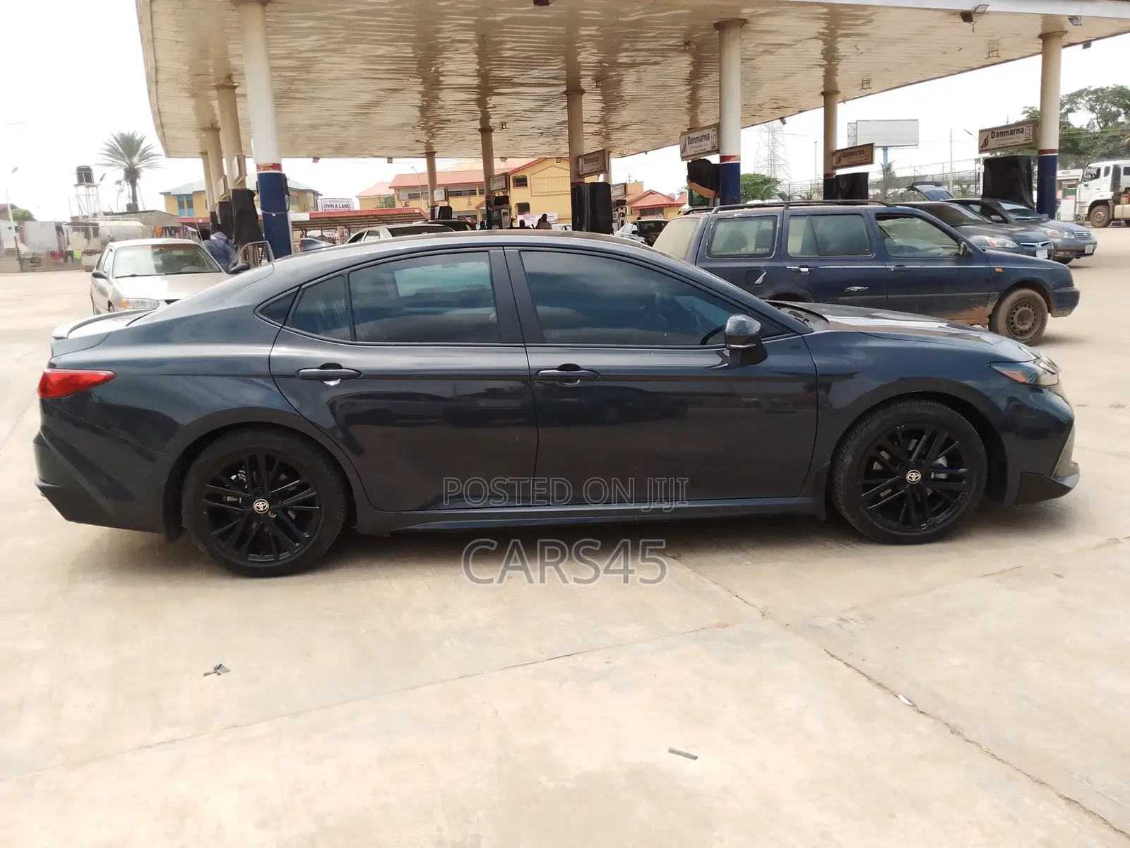 Toyota Camry SE 2025 Gray