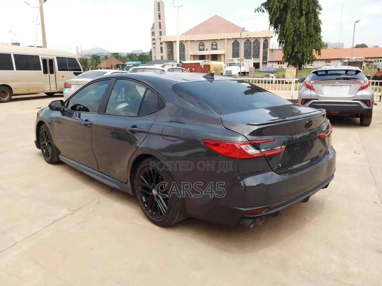 Toyota Camry SE 2025 Gray