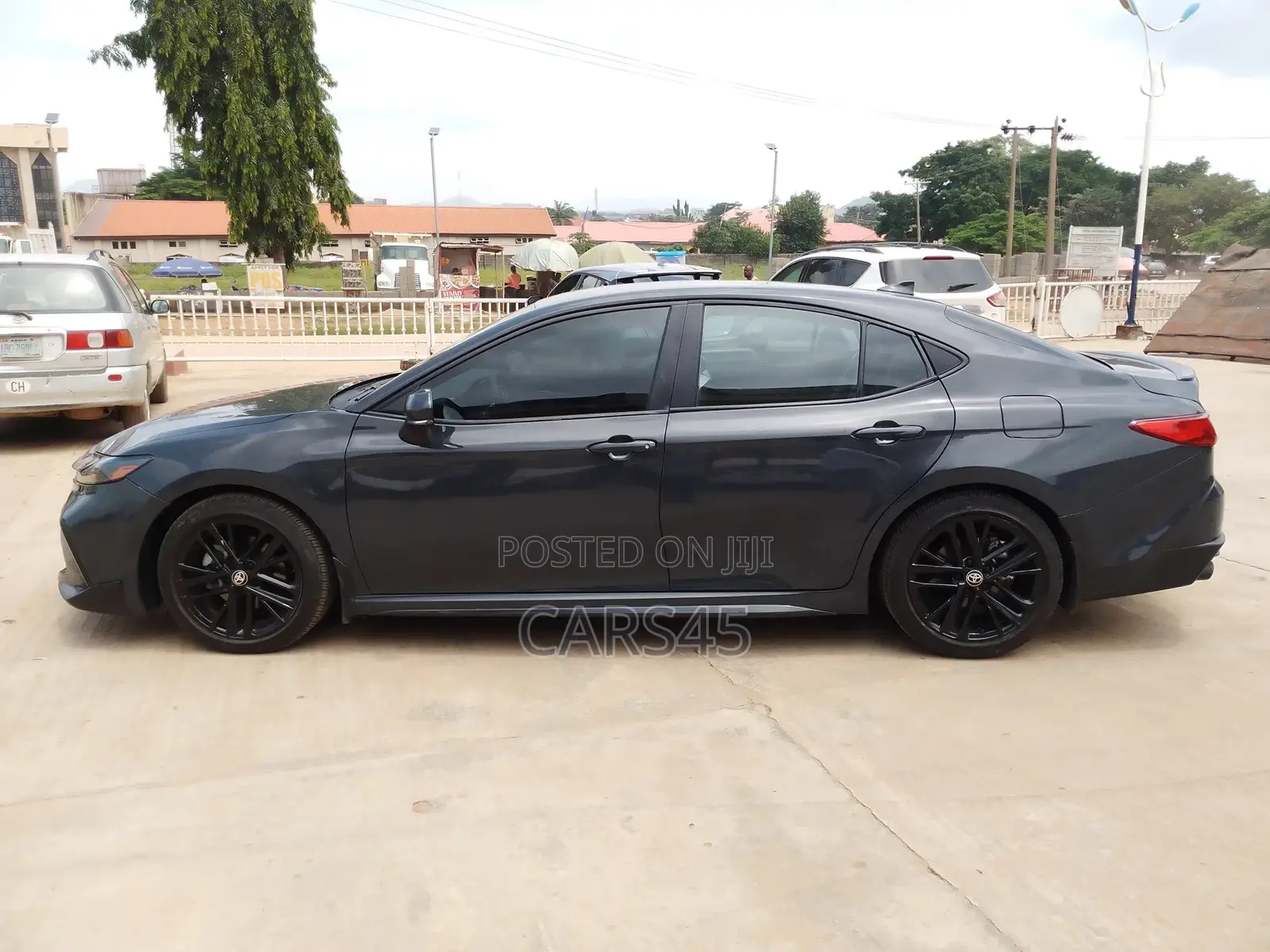 Toyota Camry SE 2025 Gray