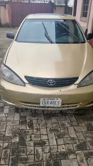 Toyota Camry LE V6 4dr Sedan (3.0L 6cyl 5A) 2004 Gold