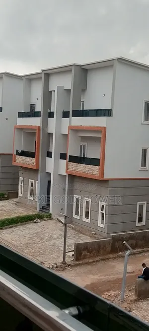 4bdrm Duplex in Kaura for sale