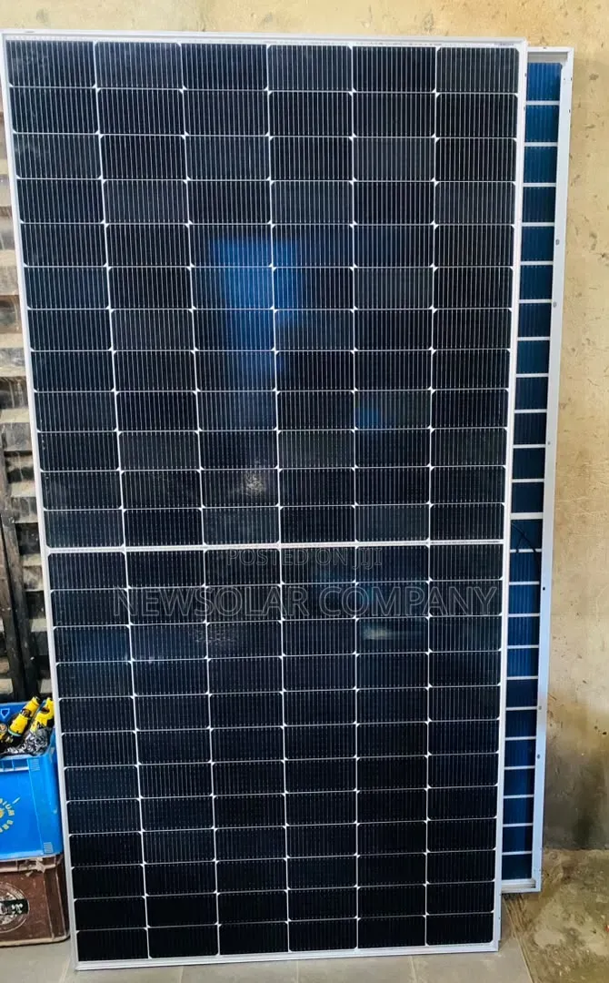 585W Jinko Solar Panel Available Now