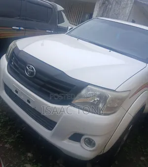 Toyota Hilux 2012 White