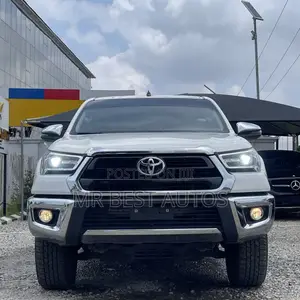 New Toyota Hilux 2022 White