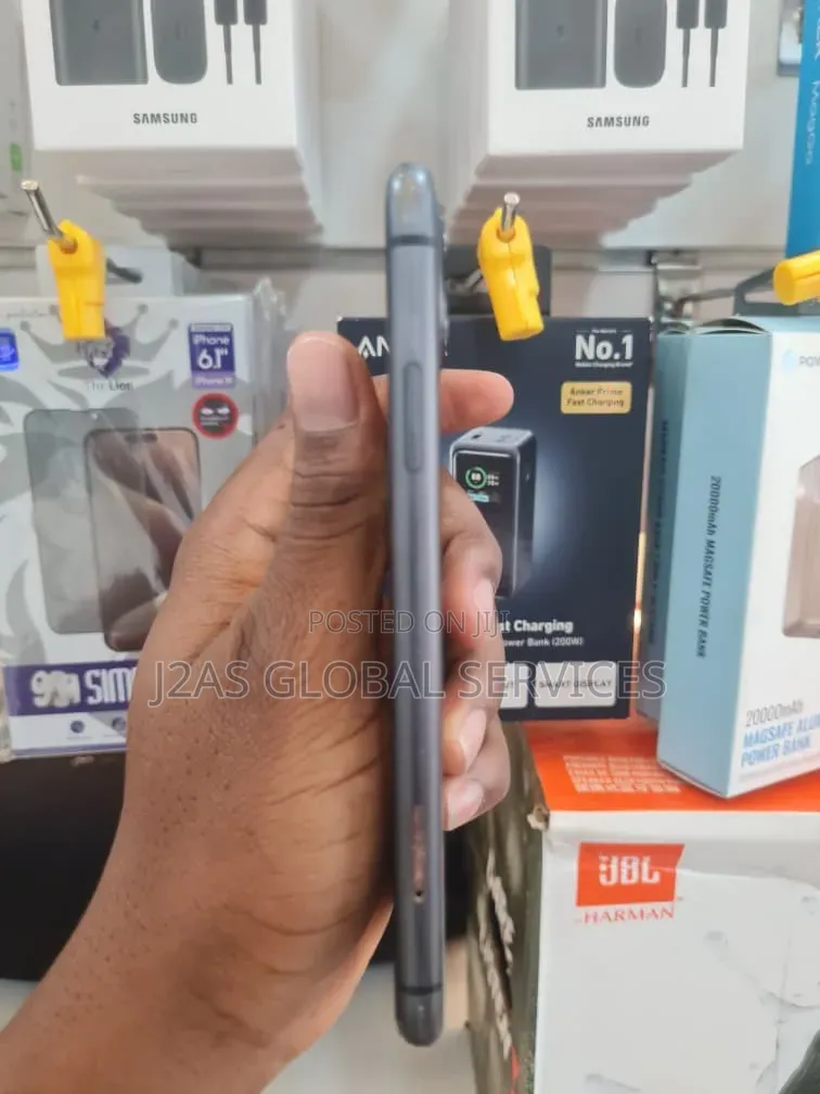 Apple iPhone 11 64 GB Black