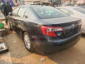 Toyota Camry XLE 4dr Sedan (2.5L 4cyl 6A) 2013 Black