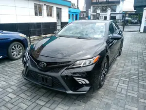 Toyota Camry SE FWD (2.5L 4cyl 8AM) 2018 Black