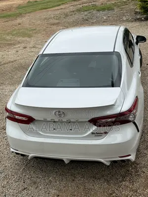 Toyota Camry XSE FWD (2.5L 4cyl 8AM) 2018 White