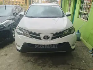Toyota RAV4 Limited 4dr SUV AWD (2.5L 4cyl 6A) 2015 White