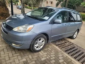 Toyota Sienna 2004 Blue