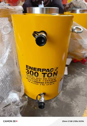 Enerpac RR-300300 Double-Acting Hydraulic Cylinder 300-Ton Capacity