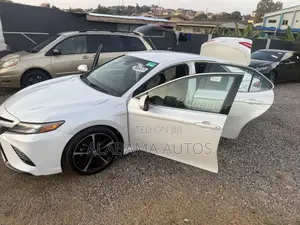 Toyota Camry XSE FWD (2.5L 4cyl 8AM) 2018 White