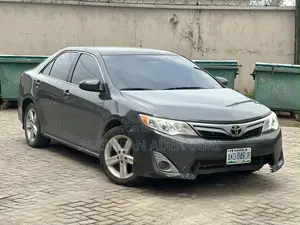 Toyota Camry LE 4dr Sedan (2.5L 4cyl 6A) 2012 Gray