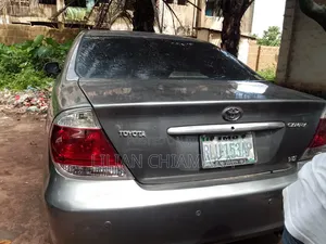 Toyota Camry 2005 Gray