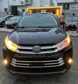 Toyota Highlander XLE 4x4 V6 (3.5L 6cyl 8A) 2017 Black