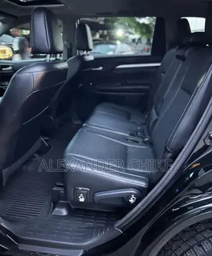 Toyota Highlander XLE 4x4 V6 (3.5L 6cyl 8A) 2017 Black