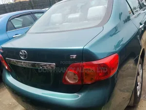 Toyota Corolla 2010 Green