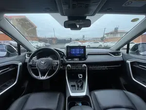 Toyota RAV4 2022 White