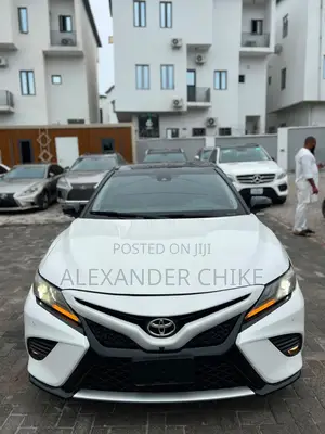 Toyota Camry XSE (2.5L 4cyl 8A) 2019 White