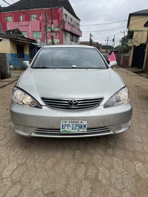 Toyota Camry LE V6 4dr Sedan (3.0L 6cyl 5A) 2005 Silver