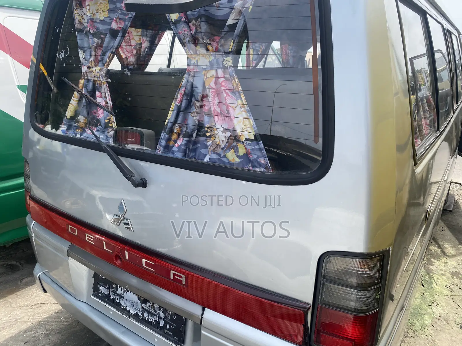 Mitsubishi L300 2010 Silver