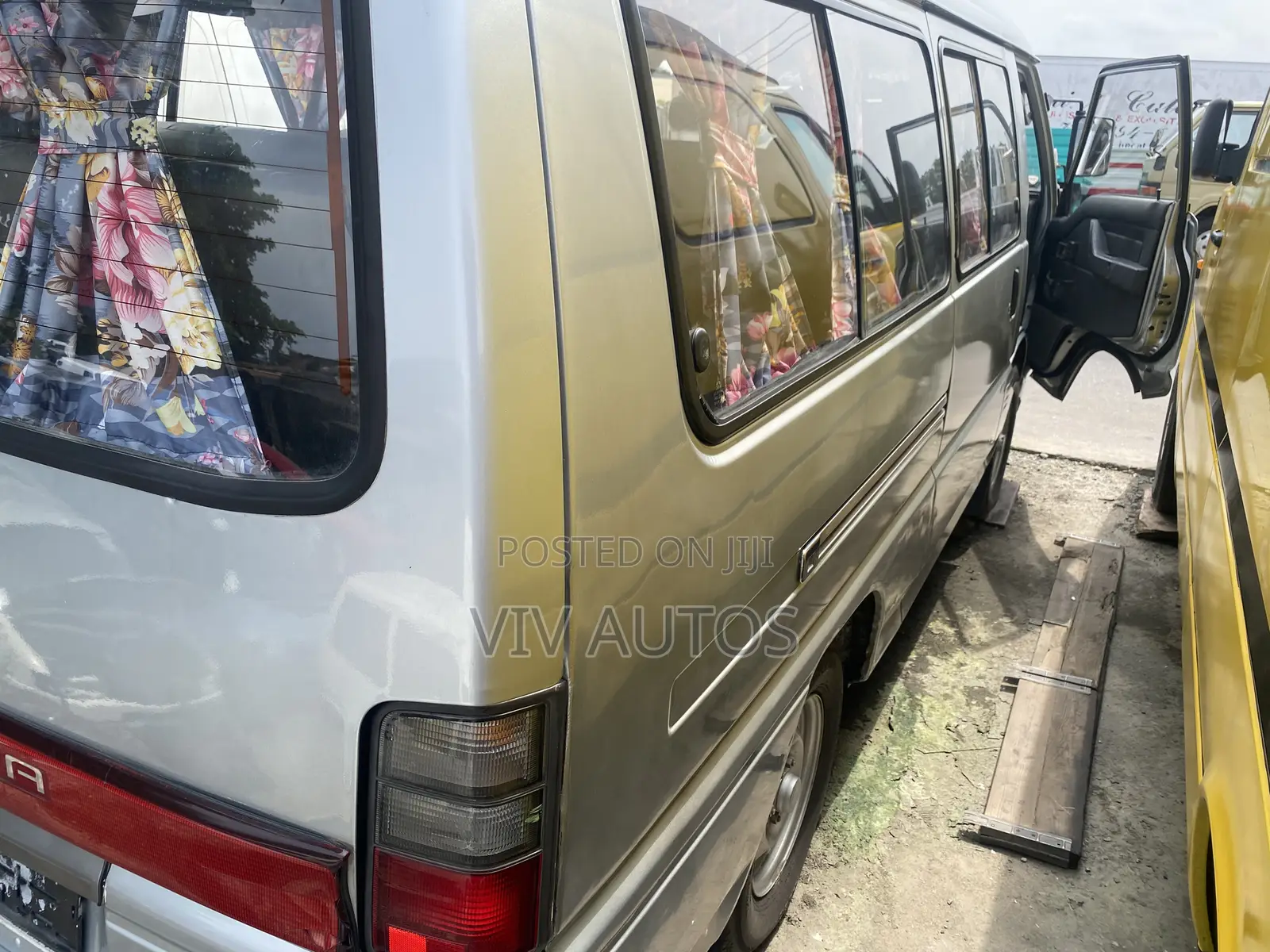Mitsubishi L300 2010 Silver