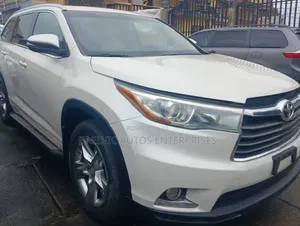 Toyota Highlander LE 4dr SUV (2.7L 4cyl 6A) 2015 White