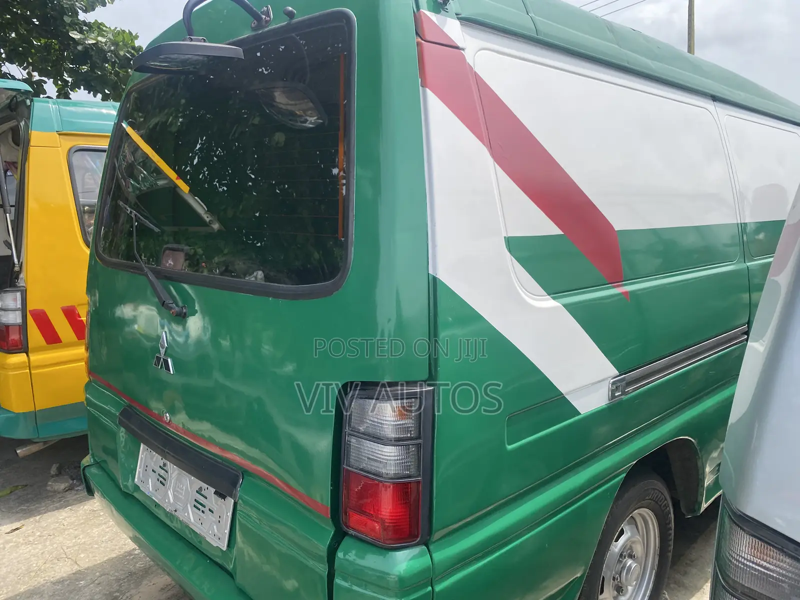 Mitsubishi L300 2000 Green
