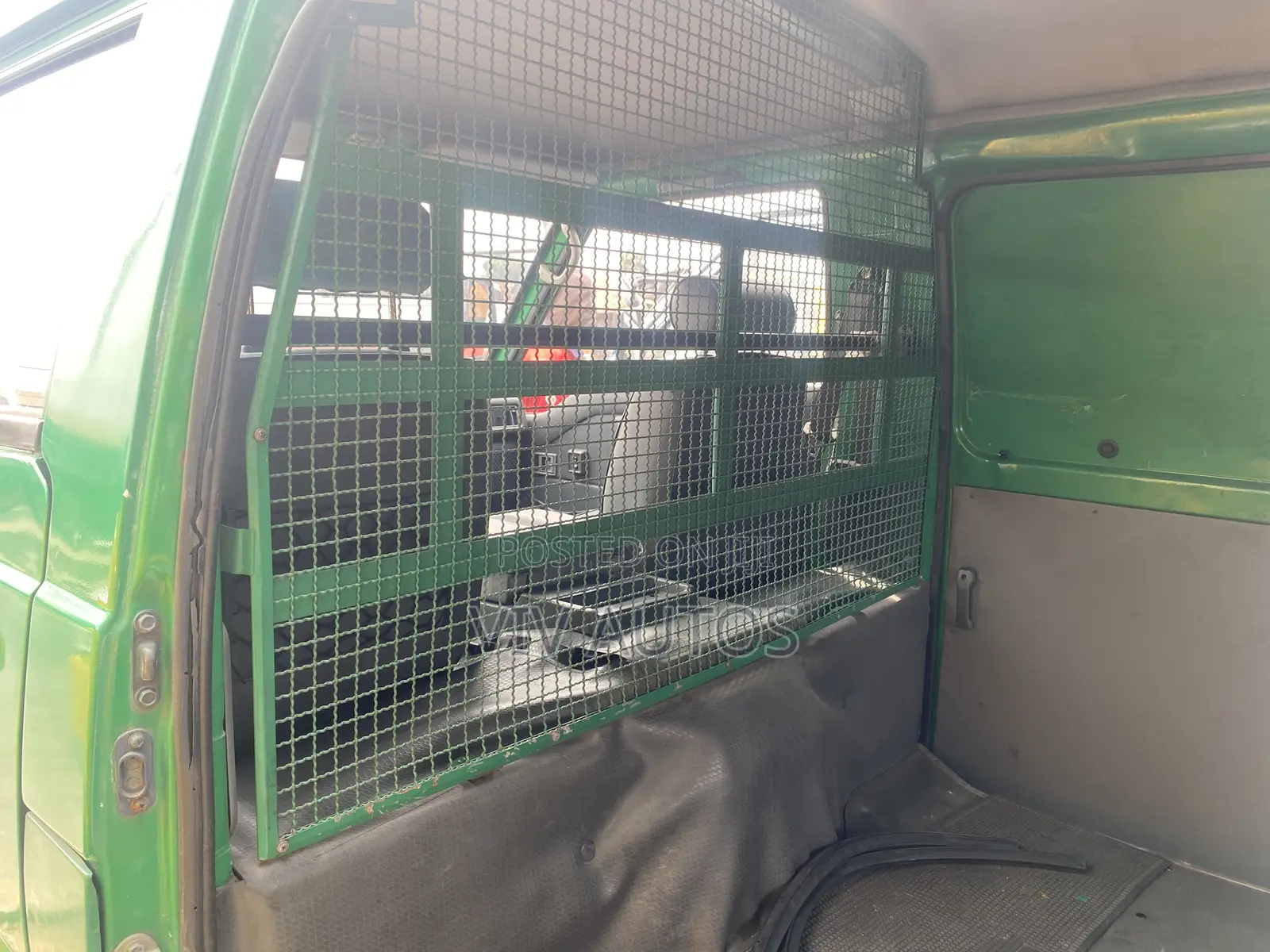 Mitsubishi L300 2000 Green