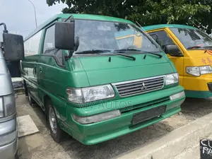 Mitsubishi L300 2000 Green