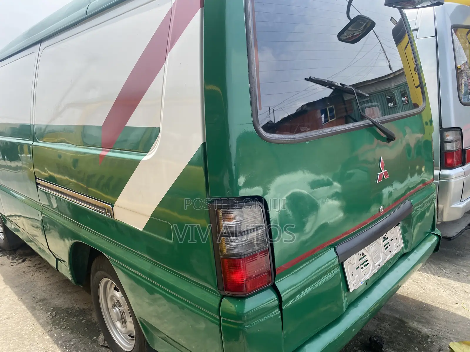 Mitsubishi L300 2000 Green
