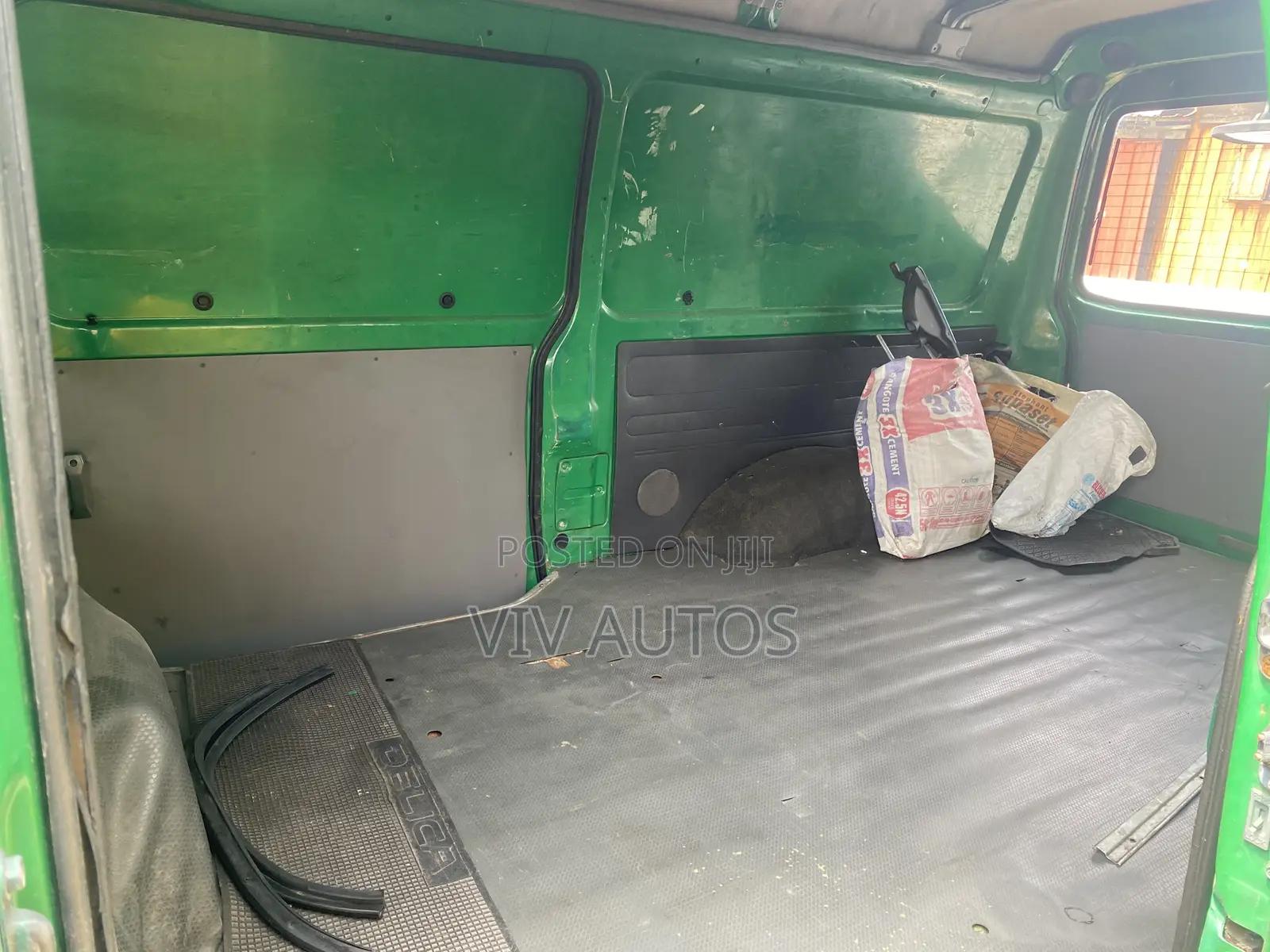 Mitsubishi L300 2000 Green