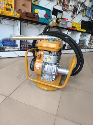 Robin Concrete Vibrator/Poker Machine (With 38mm Hose)
