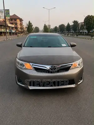 Toyota Camry XLE 4dr Sedan (2.5L 4cyl 6A) 2012 Gold