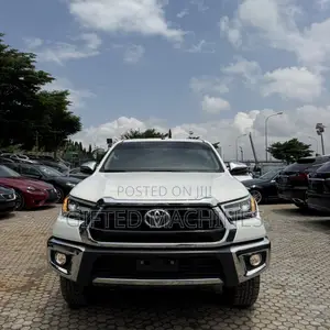 Toyota Hilux Revo Smart Cab Deisel 2.8 AWD 2021 White