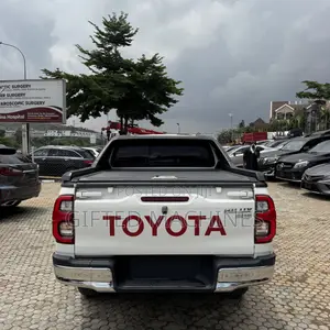 Toyota Hilux Revo Smart Cab Petrol 2.7 RWD 2021 White