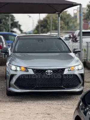 Toyota Avalon XLE FWD Sedan (3.5L V6 8A) 2019 Silver