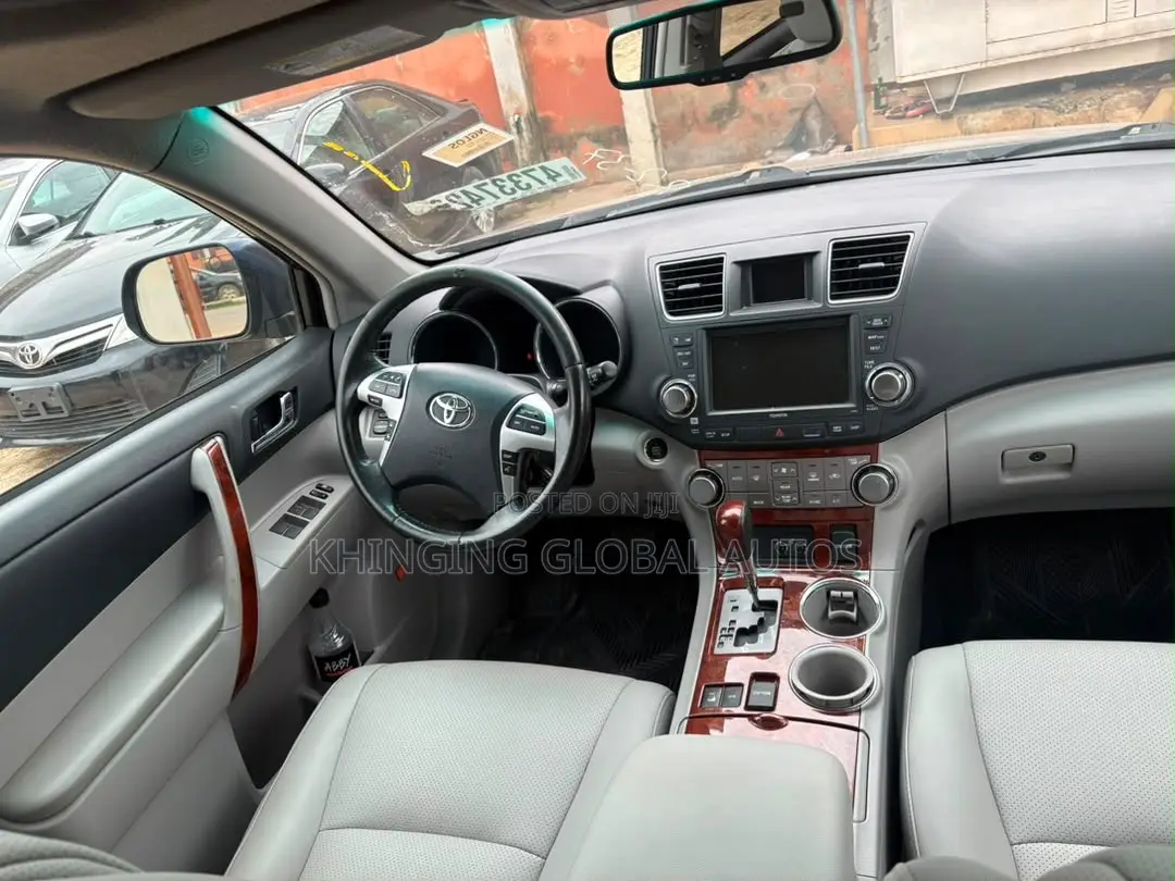 Toyota Highlander Limited 3.5l 4WD 2013 Blue