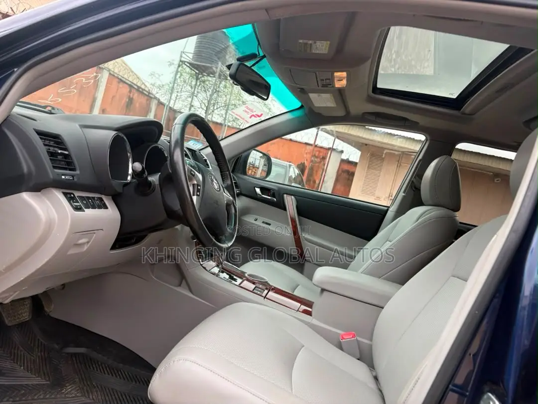 Toyota Highlander Limited 3.5l 4WD 2013 Blue