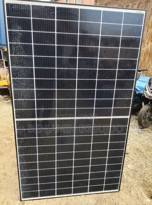 400 Watts Black Frame, Half Caught Solar Panel