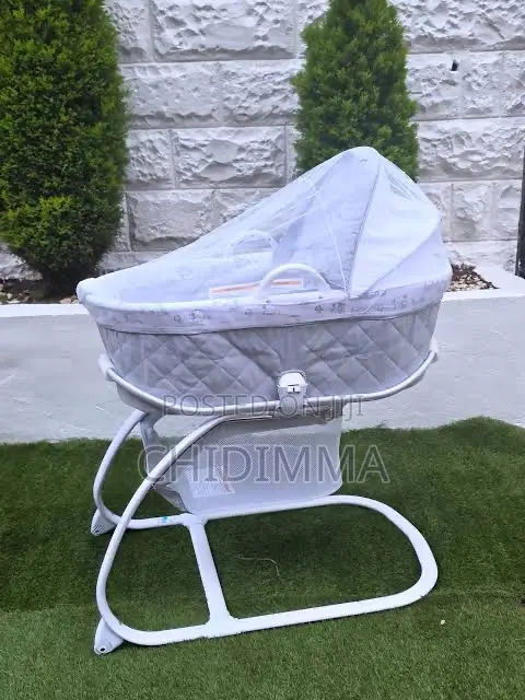Neatly Used Baby Bassinet/Crib – Clean, Strong Comfortable