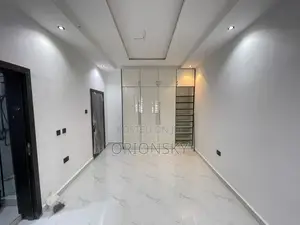 3bdrm Apartment in Aguda / Surulere for sale