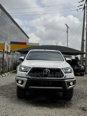 Toyota Hilux 2023 White
