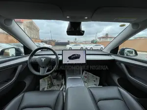 Tesla Model Y 2024 Gray
