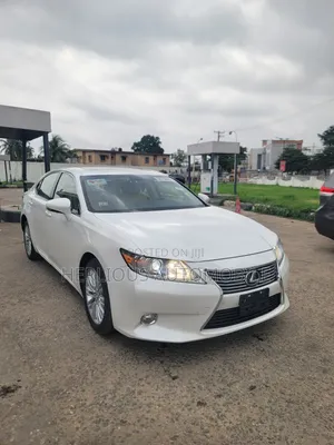 Lexus ES 2013 White