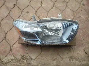 Toyota Highlander Hybrid 2008 - 2010 Headlight. Tokunbo.