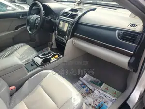 Toyota Camry XLE 4dr Sedan (2.5L 4cyl 6A) 2012 Silver
